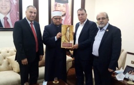 وزير الأوقاف يلتقي وزير الداخلية الأردني ويبحث ترتيبات سفر معتمري فلسطين