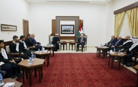 الرئيس يستقبل أوائل الفائزين بمسابقات حفظ القرآن الكريم.