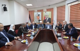 بلدية نابلس و الأوقاف تبحثان سبل التعاون المشترك والاستثمار في أراضي الوقف