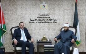 ● وزير الأوقاف يلتقي رئيس غرفة تجارة وصناعة رام الله والبيرة لبحث سبل تعزيز التعاون المشترك