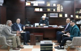 وزير الأوقاف يترأس اجتماعاً لتدارس أوضاع الحرم الإبراهيمي