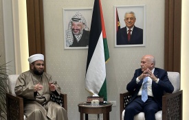 وزيرا الأوقاف والاقتصاد يبحثان سبل تطوير مشاريع صندوق الزكاة الفلسطيني