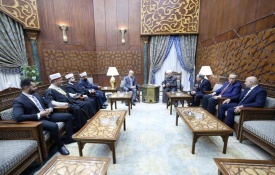 قاضي القضاة ووزير الأوقاف يبحثان مع شيخ الأزهر الأوضاع في فلسطين وسبل مواجهة العدوان على شعبنا