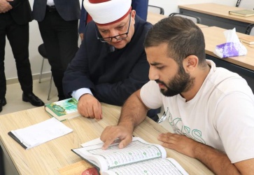 صور// خلال تفقد سماحة الشيخ حاتم البكري وزير الأوقاف والشؤون الدينية سير امتحان تجويد القرآن الكريم وتلاوته-الدورة المتقدمة-. 