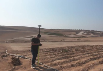 قوات الاحتلال تعتدي على أراضي وقفية في أريحا.