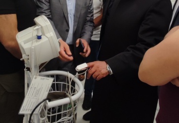 صور//خلال قيام سماحة الشيخ حاتم البكري وزير الأوقاف والشؤون الدينية ظهر اليوم بزيارة تفقدية للجنة زكاة السموع ولقاء رئيسها السيد نعيم البدارين وأعضاء اللجنة.&nbsp;