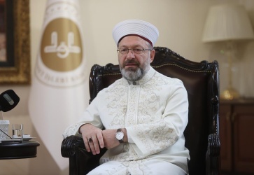 البكري يلتقي رئيس الشؤون الدينية التركي في أنقرة