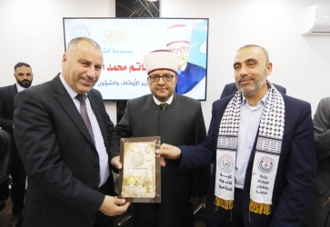 غزة// سماحة الشيخ حاتم البكري وزير الأوقاف والشؤون الدينية خلال زيارة كلية الدعوة الإسلامية التابعة لوزارة الأوقاف في دير البلح. 