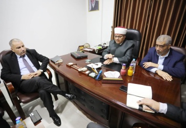 خلال زيارة سماحة الشيخ حاتم البكري وزير الأوقاف والشؤون الدينية والوفد المرافق لجنة الحج في قطاع غزة