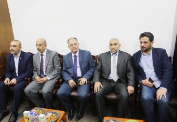 غزة // سماحة الشيخ حاتم البكري وزير الأوقاف والشؤون الدينية والوفد المرافق خلال زيارة المعاهد الأزهرية ولقاء عميدها الدكتور علي رشيد النجار والطاقم الأكاديمي والإداري. 