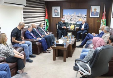 اللواء أبو بكر يستقبل وزير الأوقاف الشيخ البكري في إطار التحضير لمكرمة الحج لذوي الأسرى