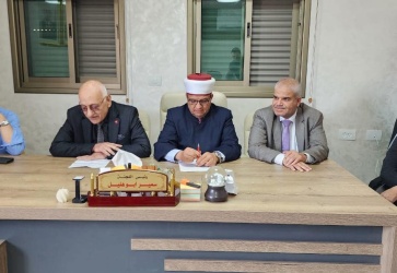 وزير الأوقاف ومدير عام صندوق الزكاة الأردني يفتتحان مبنى لجنة زكاة جنوب الخليل المركزية