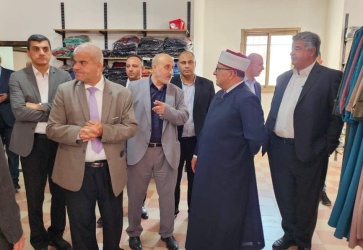 وزير الأوقاف ومدير عام صندوق الزكاة الأردني يفتتحان مبنى لجنة زكاة جنوب الخليل المركزية