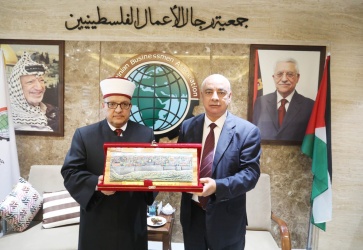 وزير الأوقاف والشؤون الدينية يزور جمعية رجال الأعمال الفلسطينين بغزة