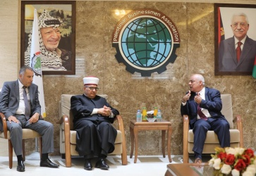 وزير الأوقاف والشؤون الدينية يزور جمعية رجال الأعمال الفلسطينين بغزة