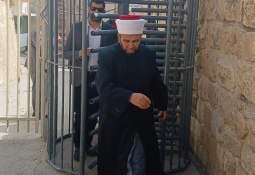 وزير الأوقاف يشارك أسبوعياً في فعالية "نساء في ضيافة إبراهيم عليه السلام" لدعم التواجد في الحرم الإبراهيمي