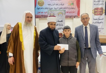 وزارة الأوقاف تحتفل بتكريم أكثر من 100 حافظ وحافظة للقرآن الكريم من مركز حراء في مخيم الجلزون