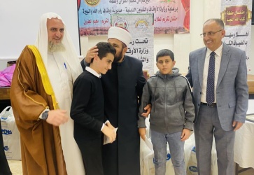 وزارة الأوقاف تحتفل بتكريم أكثر من 100 حافظ وحافظة للقرآن الكريم من مركز حراء في مخيم الجلزون