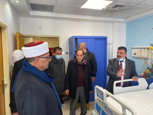 وزير الأوقاف يتفقد مستشفى الإسراء التخصصي التابع للجنة زكاة طولكرم المركزية