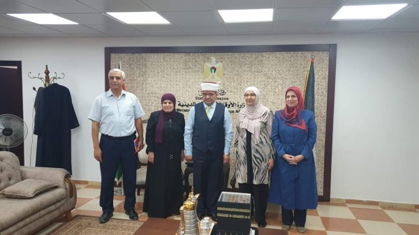 صور ،،خلال لقاء سماحة الشيخ حاتم البكري وزير الأوقاف والشؤون الدينية وفداً من  إتحاد لجان المرأة للعمل الاجتماعي 