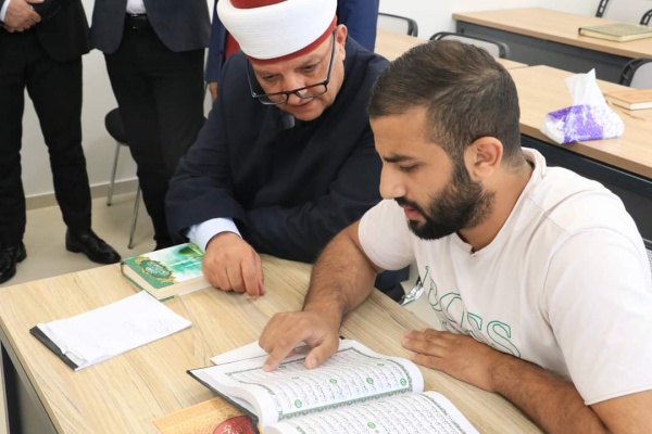 صور// خلال تفقد سماحة الشيخ حاتم البكري وزير الأوقاف والشؤون الدينية سير امتحان تجويد القرآن الكريم وتلاوته-الدورة المتقدمة-. 