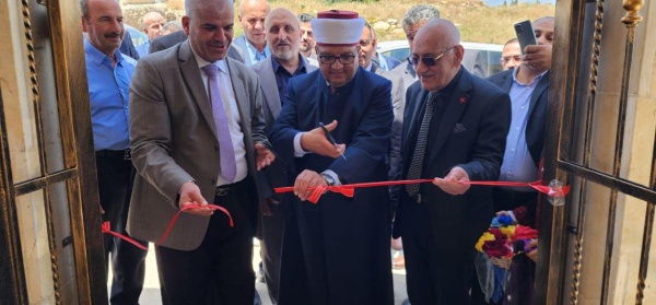 وزير الأوقاف ومدير عام صندوق الزكاة الأردني يفتتحان مبنى لجنة زكاة جنوب الخليل المركزية