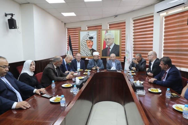 بلدية نابلس و الأوقاف تبحثان سبل التعاون المشترك والاستثمار في أراضي الوقف