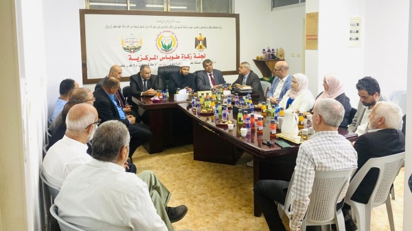 وزير الأوقاف يزور لجنة زكاة طوباس ويشيد بجهودها في دعم الأسر الفقيرة والأيتام