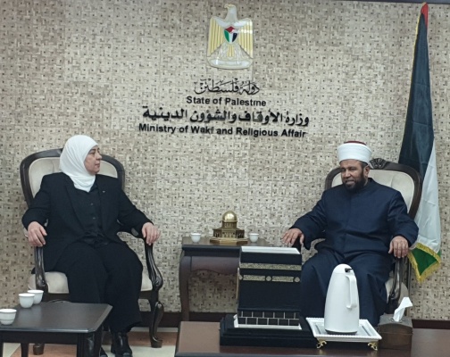 وزير الأوقاف يستقبل محافظ رام الله والبيرة لبحث القضايا المشتركة