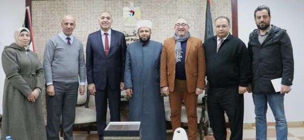 وزير الأوقاف والشؤون الدينية يلتقي سفير المغرب ويبحثان تعزيز التعاون الديني