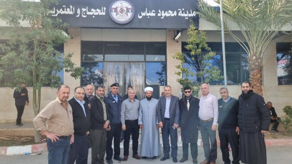 ● وزير الأوقاف يتفقد انطلاق حافلات المعتمرين ويتابع إجراءات سفرهم