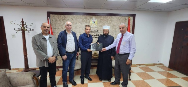 وزير الأوقاف يبحث مع رئيس مجمع الأرشيف الفلسطيني سبل التعاون في مجال حفظ الوثائق والمخطوطات