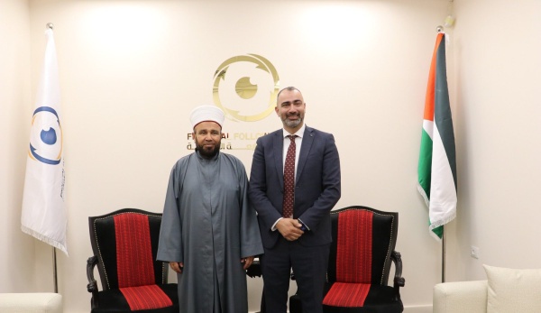 وزير الأوقاف يبحث مع مدير وحدة المتابعة المالية سبل التعاون وتطوير آليات العمل