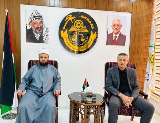 وزير الأوقاف يزور غرفة تجارة أريحا ويبحث سبل التعاون في استثمار الأراضي الوقفية